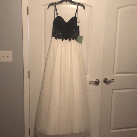 Prom Gown - Picture 6 of 9